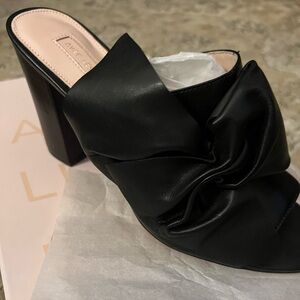 Avec Les Filles Marie Black Nappa 9 1/2 M. NIB.